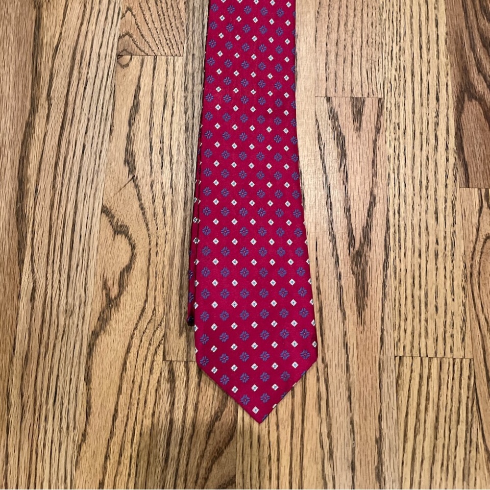 100% Tom James corporate edition tie.